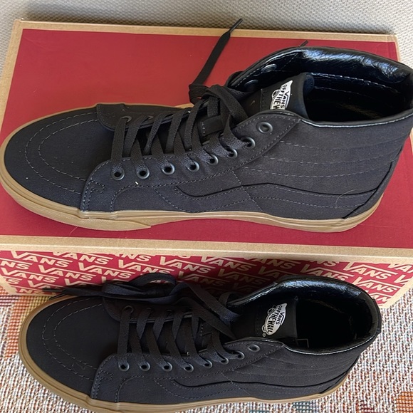 Vans WMNS Sk8-Hi Reissue (Canvas Gum) Black/Lghtgm
VN0A2XSBL0D
Sneakers - Picture 4 of 16